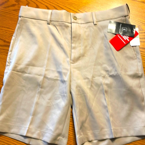 NWT Mens PGA TOUR Shorts Size 34 Tan/Khaki - Picture 1 of 4